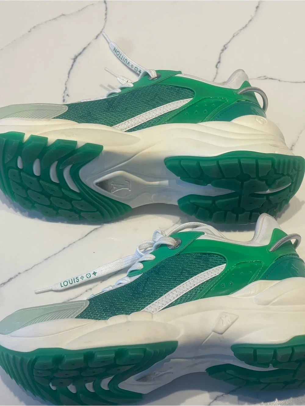 Authentic Louis Vuitton Run 55 Sneakers Green White Size 8 👍